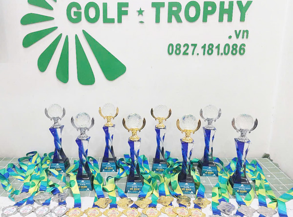 Cúp pickleball pha lê thân xanh