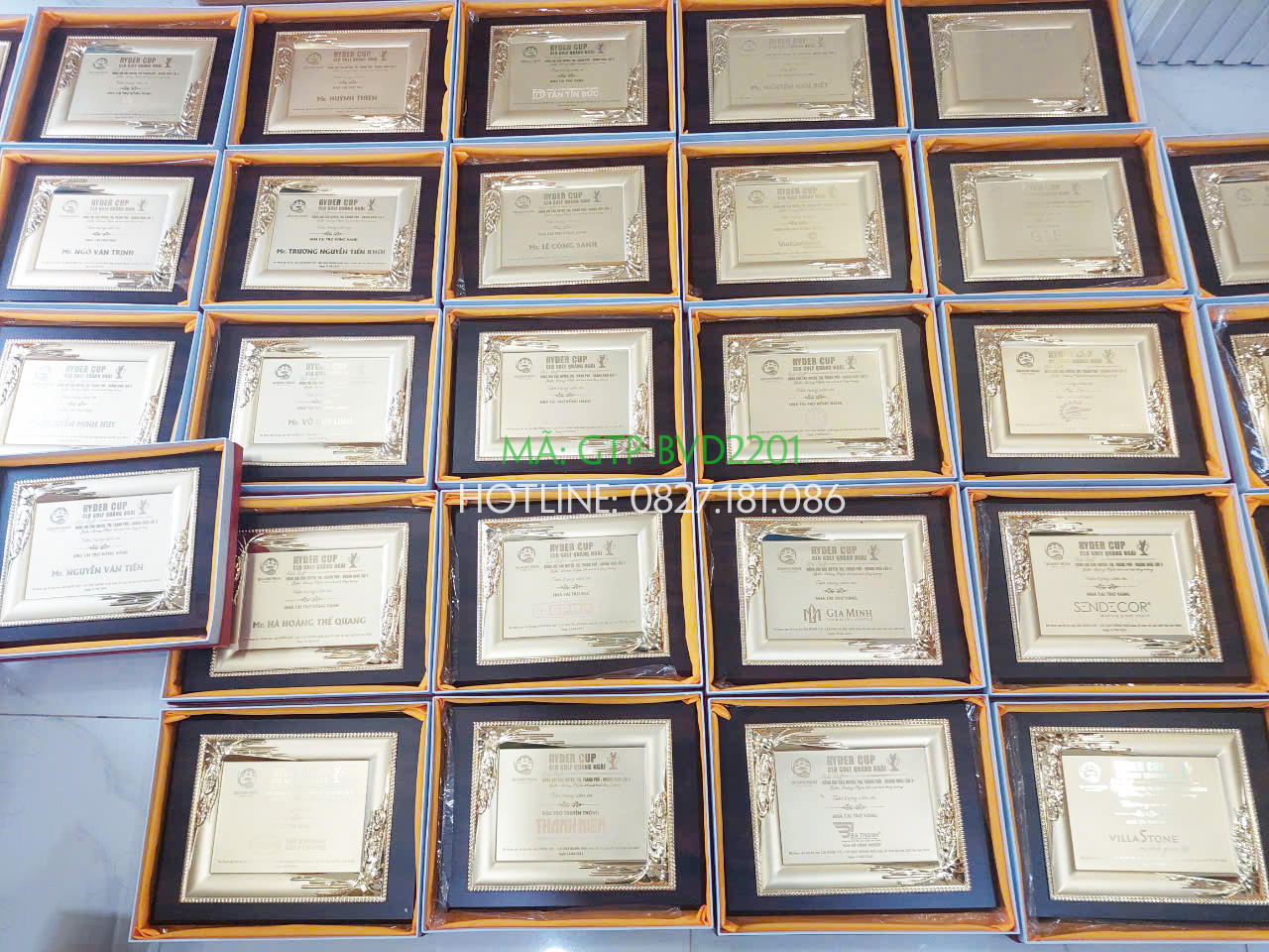 Bảng vinh danh nhà tài trợ giải golf